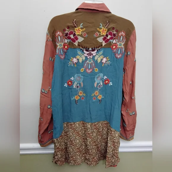 John Mark Embroidered Tunic Blouse Large - Picture 4 of 4